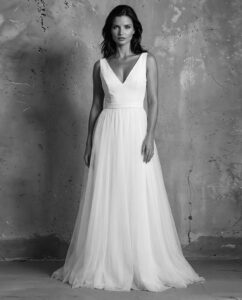 Style 8 Kollektionsprøver. Gudnitz Copenhagen. V-neck top I struktureret Mikado med tylskørt