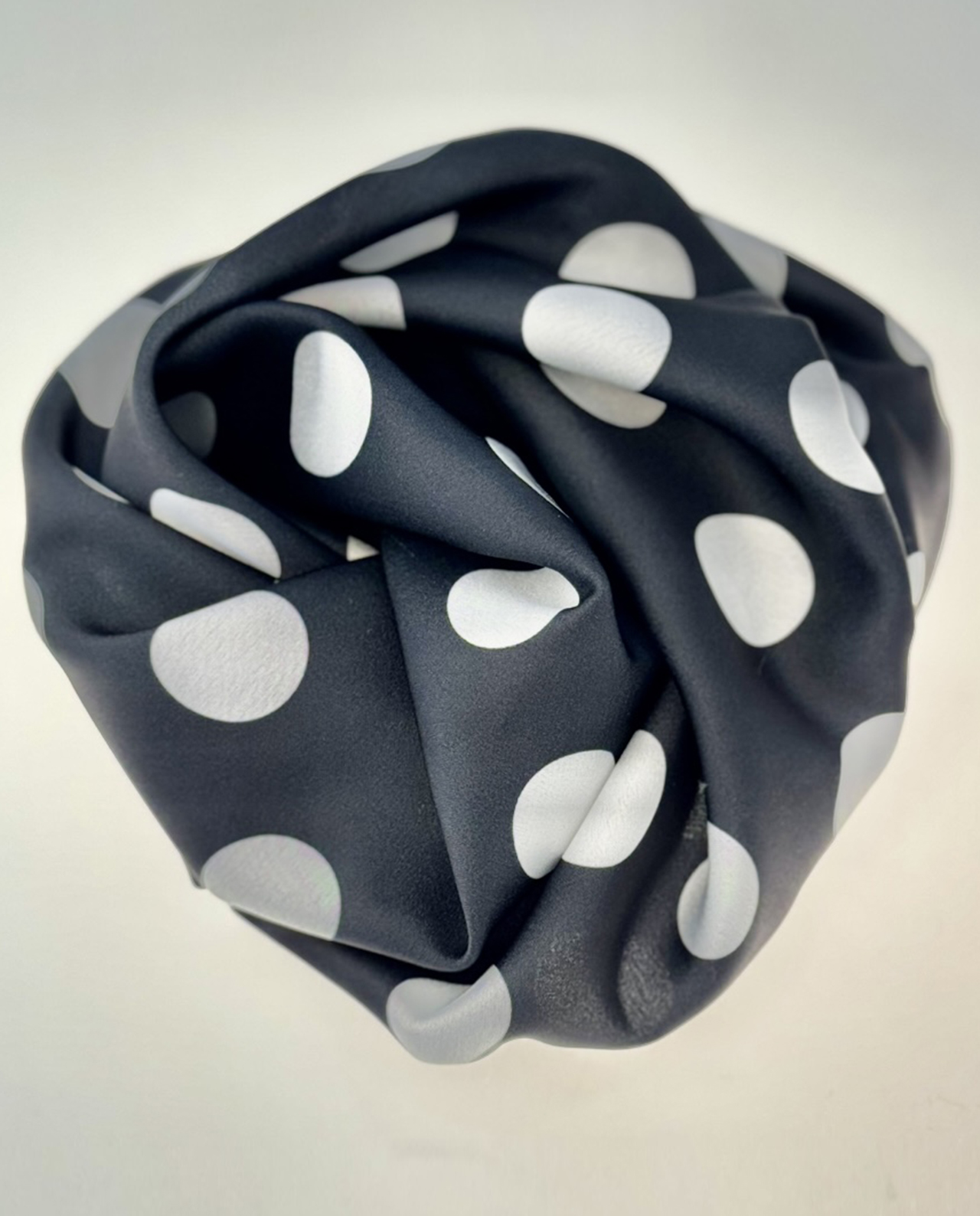Handmade Satin Rosette Polka Dot by Gudnitz Copehagen.