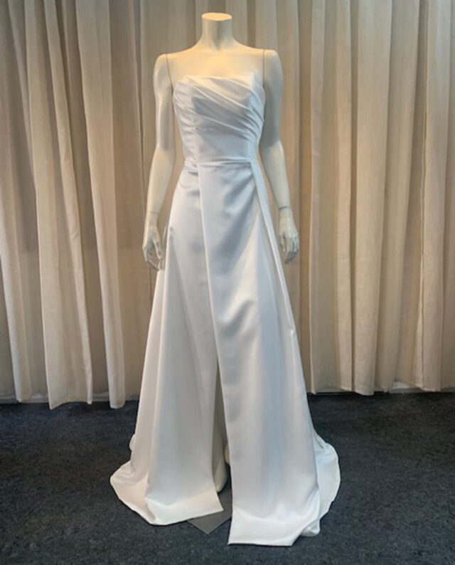 Elegant draped satin corset dress with a bold high split – the perfect balance of glamour and sophistication. Designed by Rikke Gudnitz