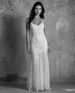 Style 28. Kollektionsprøve. Gudnitz Copenhagen. Gennemsigtig blondekjole med dyb ryg.