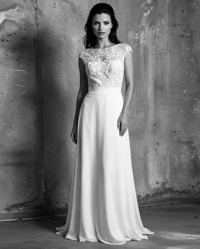 Style 32 Kollektionsprøve. Gudnitz Copenhagen. Brudekjole med A-line chiffon skørt og 2 lags blondetop med dyb ryg.